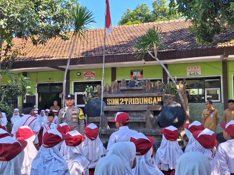 UPACARA BENDERA HARI SENIN BERSAMA PAK POLISI